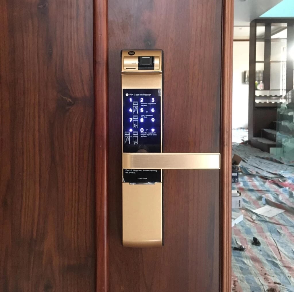 HINH ANH THUC TE KHOA THONG MINH YALE YDM 4109A GOLD 1